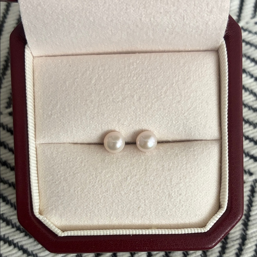 Classic 5.5-6mm White Pearl Stud Earrings - Elegant Women's Jewelry